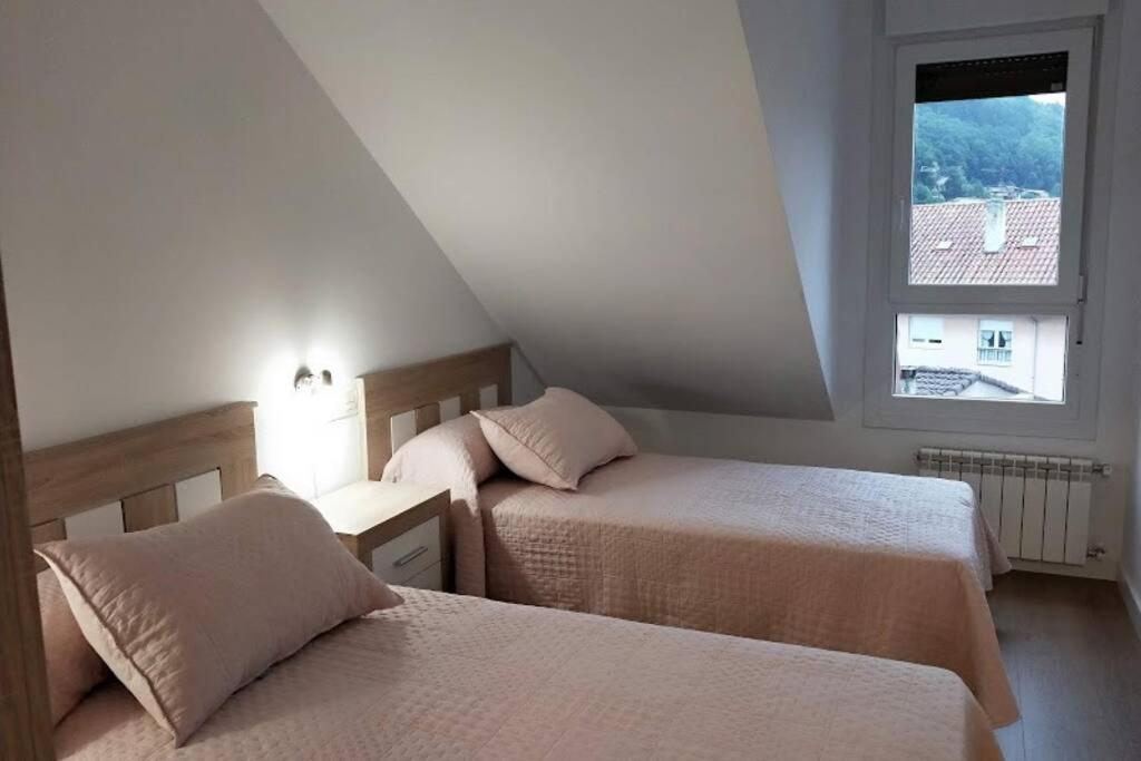 Precioso Atico En El Centro De Cangas De Onis Apartment Exterior foto